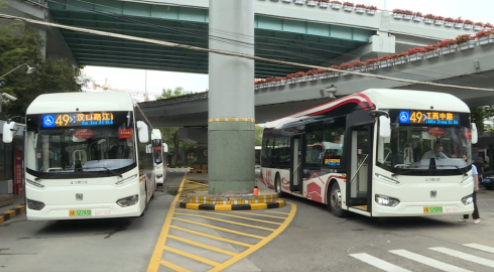 紫外線消毒，車門防夾……上海黃浦49路公交車多項(xiàng)高科技加持