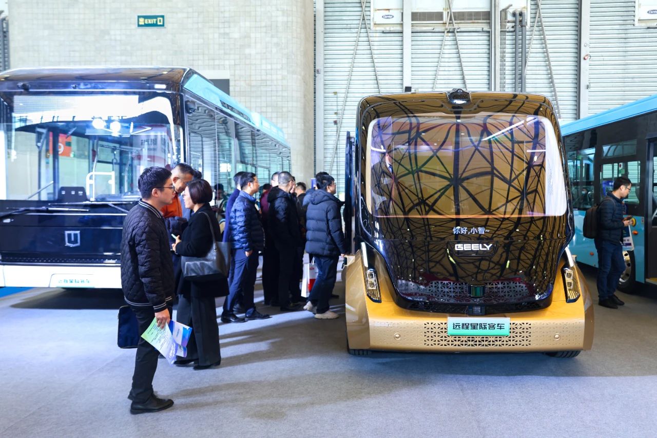 科技驅動 智能未來 吉利星際首款智能駕駛導覽車亮相2024上海國際客車展(圖2)